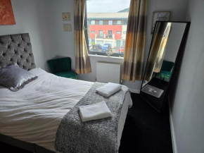 2 Spacious rooms in the heart of the marina